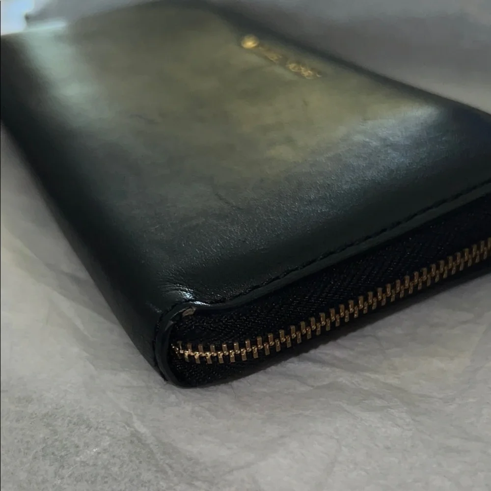 Michael Kors Jet Set Travel wallet with  gold-tone logo plaque